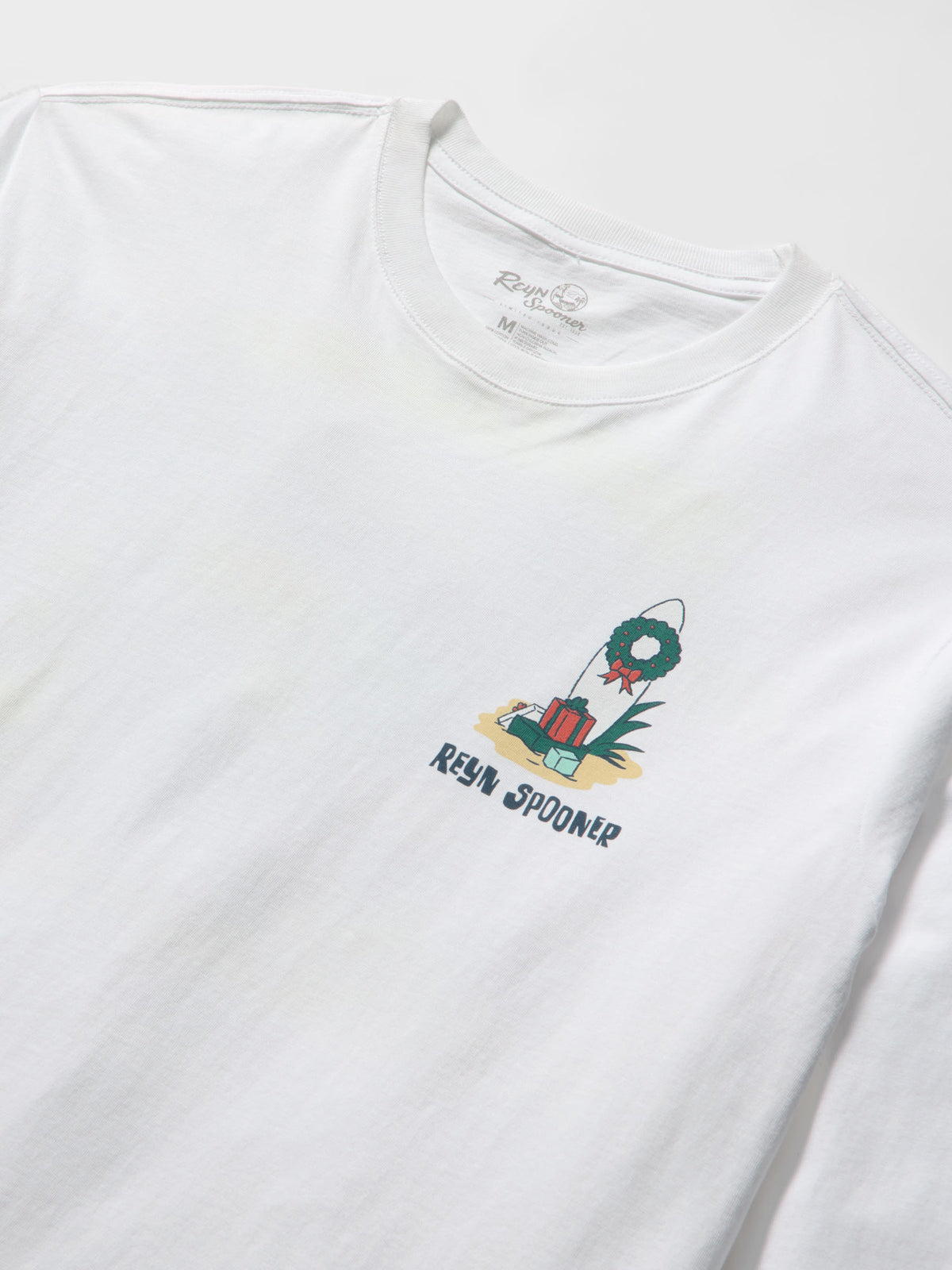 Reyn Spooner SANTA'S ISLAND SHACK LONG SLEEVE GRAPHIC TEE in WHITE