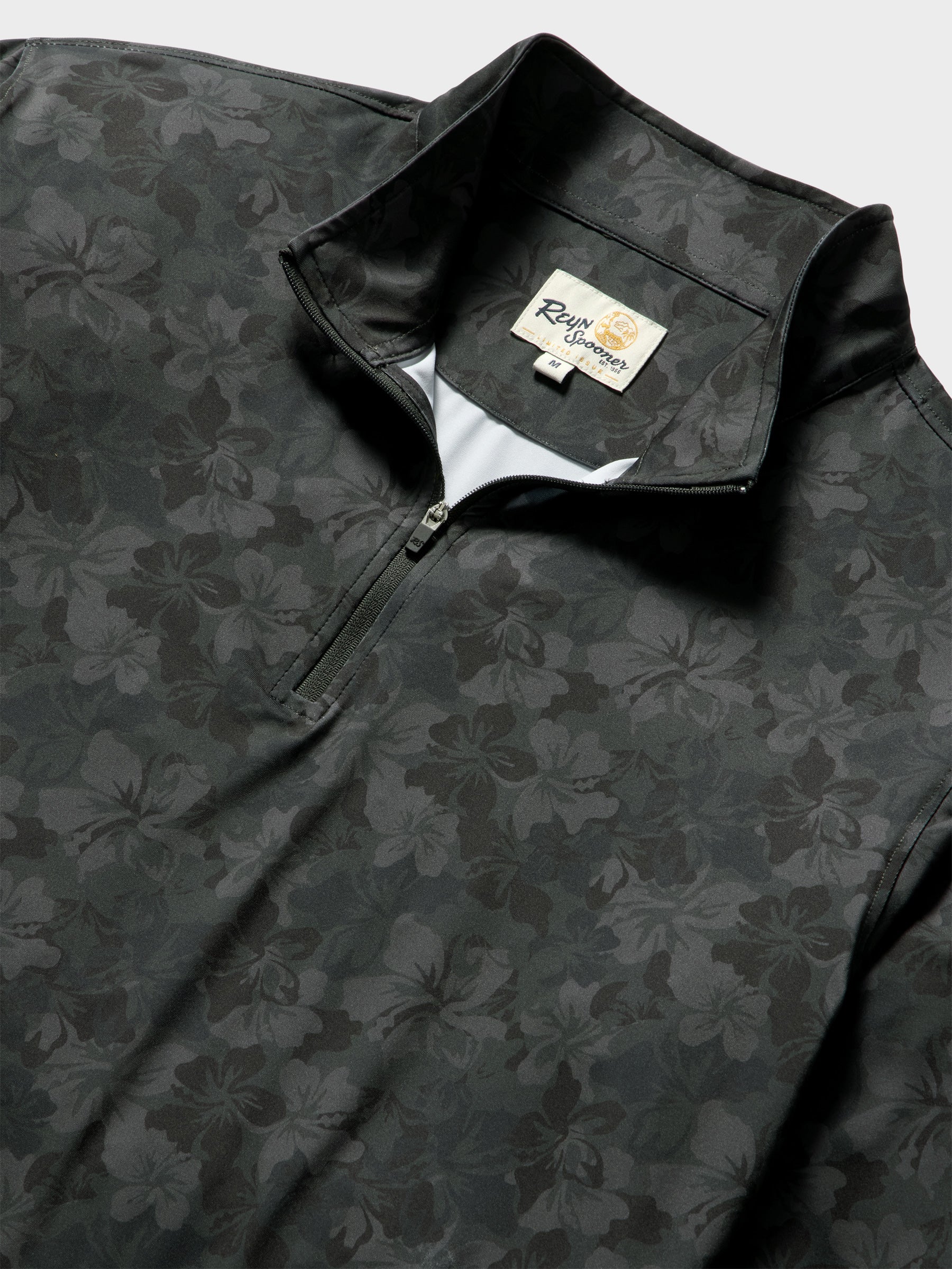 Reyn Spooner HIBISCUS CAMO PERFORMANCE QUARTER ZIP in CHARCOAL
