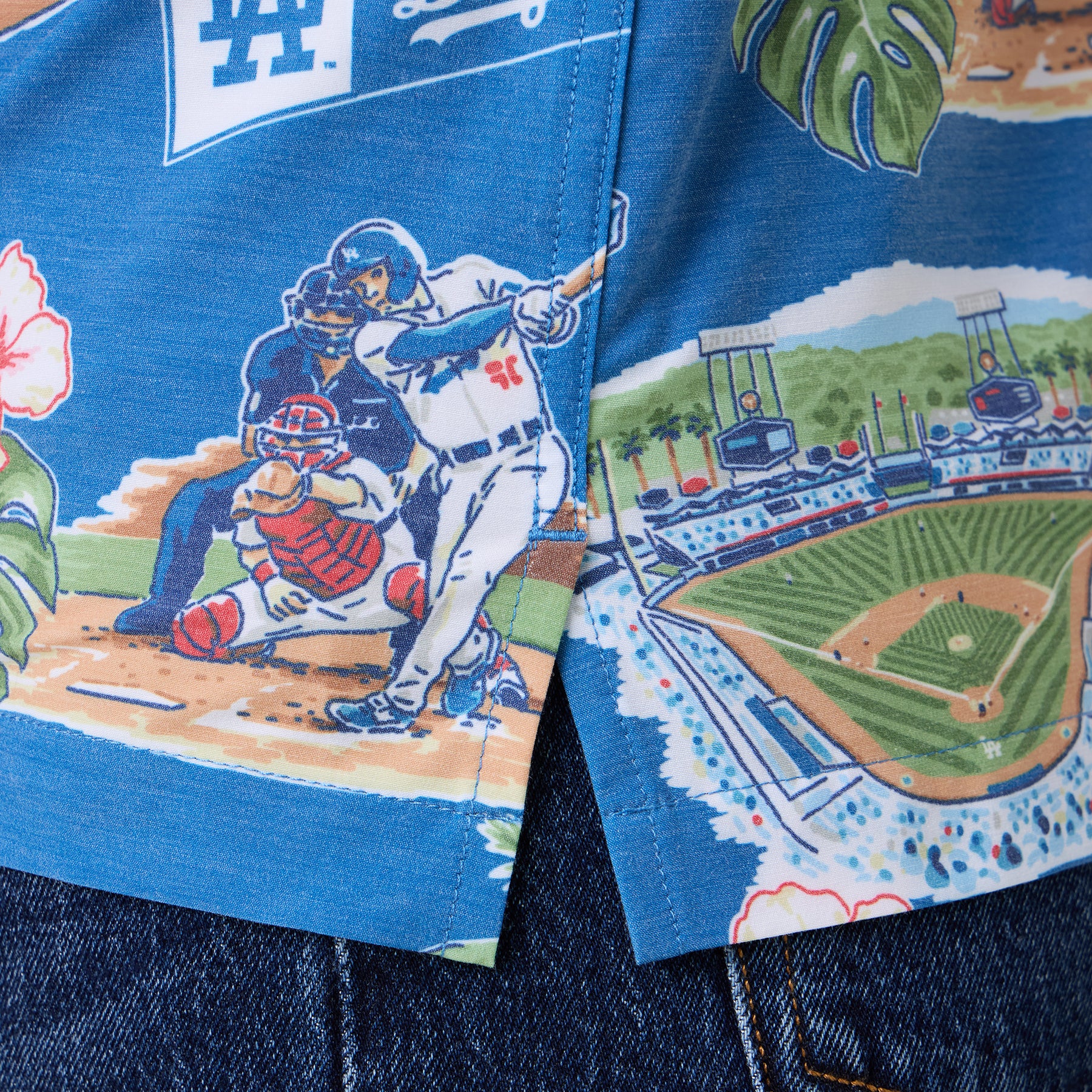 MLB® WOMEN'S LOS ANGELES DODGERS SCENIC PERFORMANCE ALOHA SHIRT